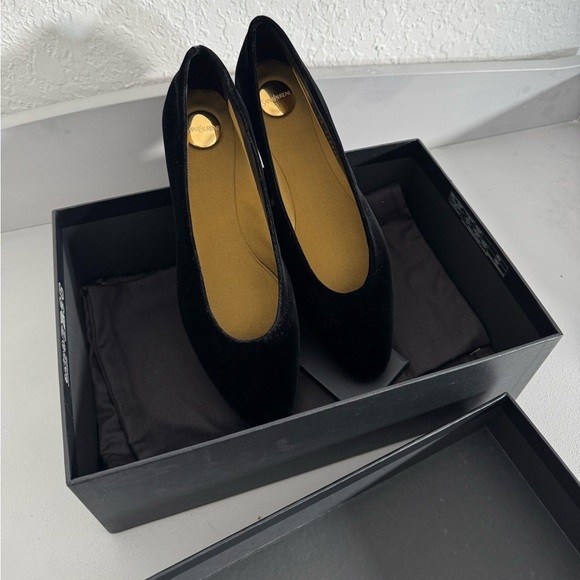 Saint Laurent Gio Classic Ballerina Flats - Picture 3 of 10